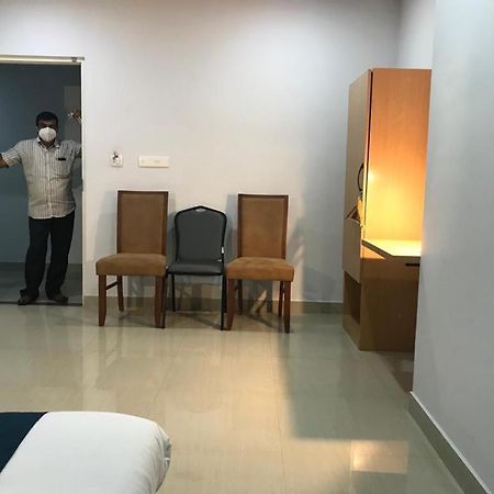 Empire Grande Suites Kochi Buitenkant foto