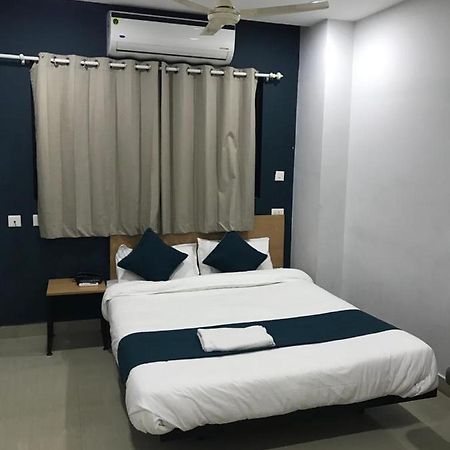 Empire Grande Suites Kochi Buitenkant foto