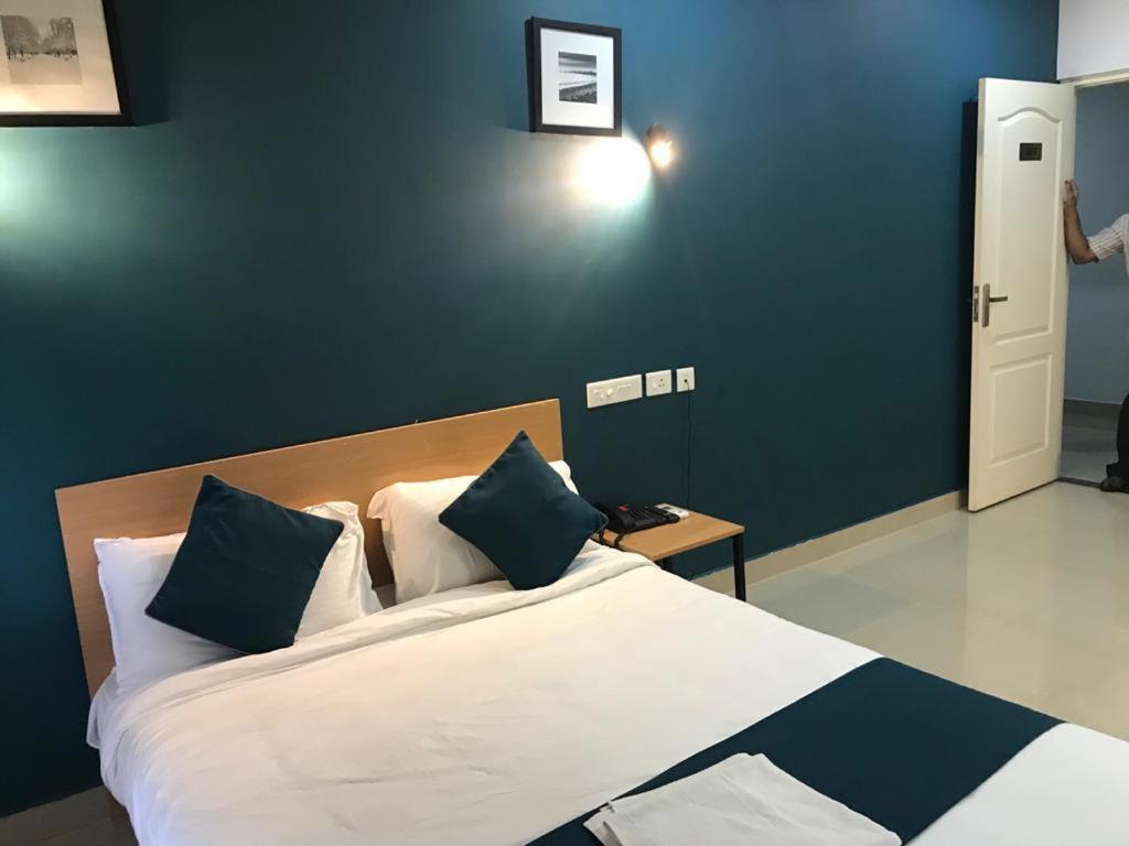 Empire Grande Suites Kochi Buitenkant foto