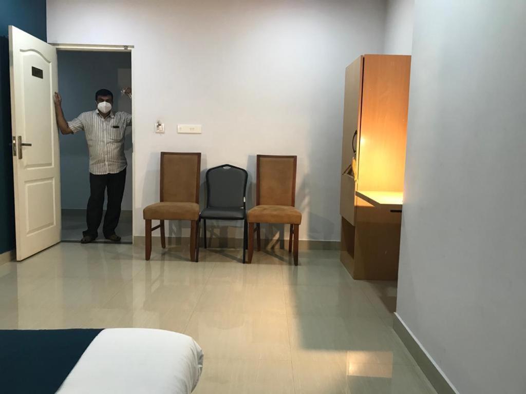 Empire Grande Suites Kochi Buitenkant foto