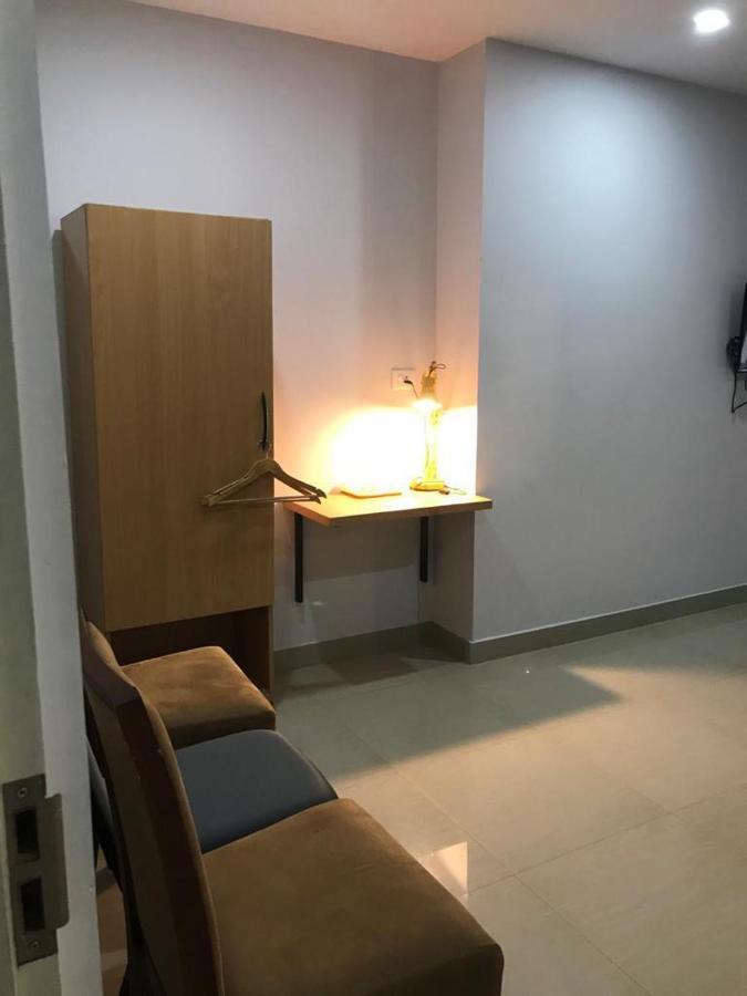 Empire Grande Suites Kochi Buitenkant foto